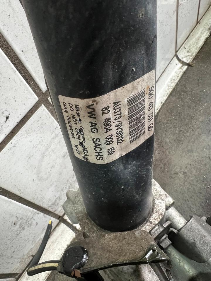 Audi A3 8V Achsschenkel Radnabe Stoßdämpfer Federbein Vorne – Bild 9