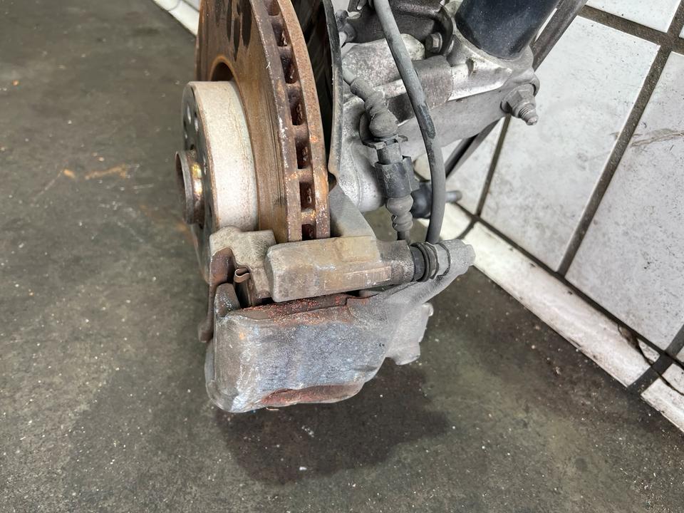 Audi A3 8V Achsschenkel Radnabe Stoßdämpfer Federbein Vorne – Bild 4