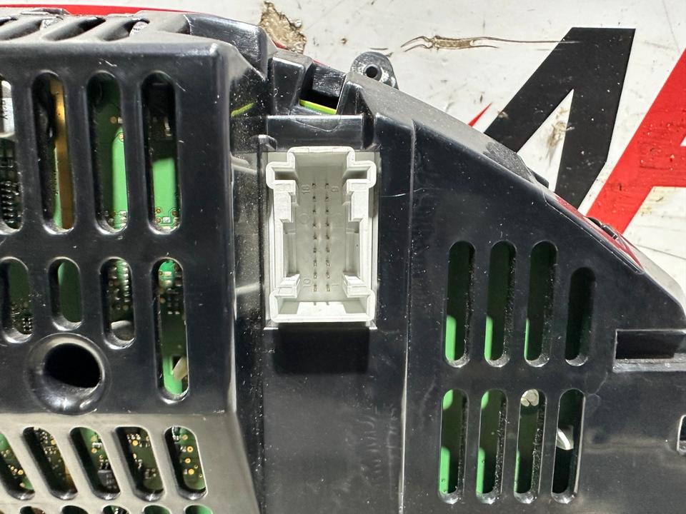 Mercedes W204 S204 Tacho Tachometer Kombiinstrument A2049004009 – Bild 10