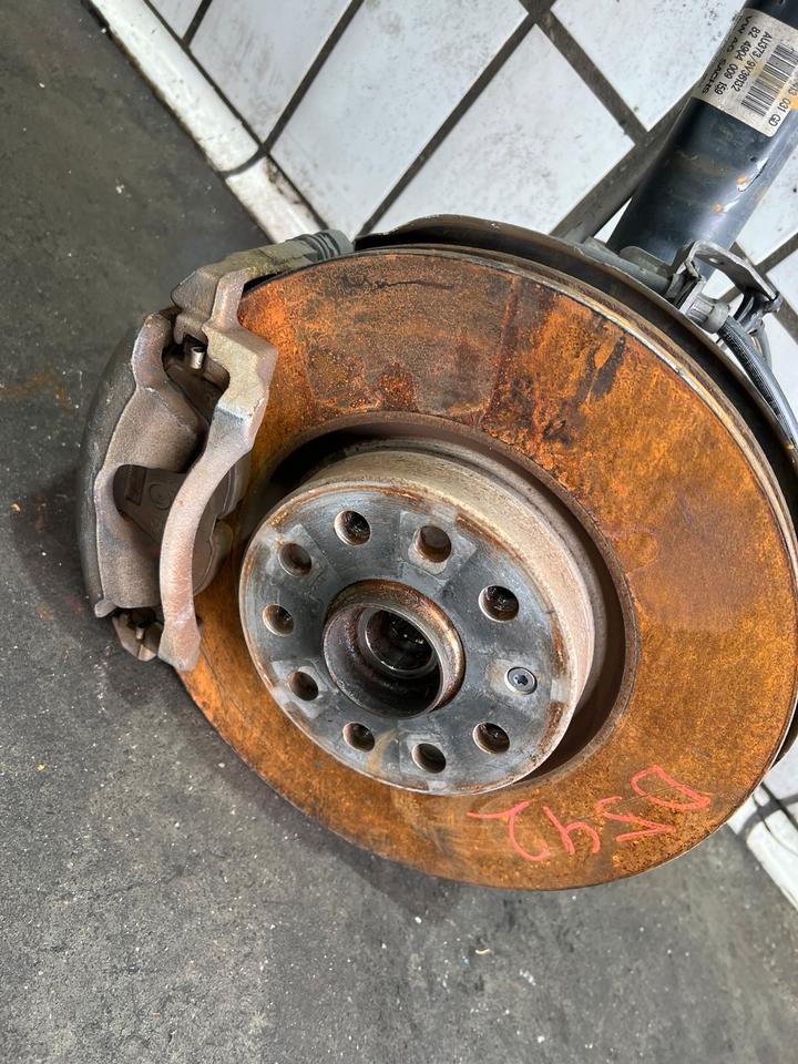 Audi A3 8V Achsschenkel Radnabe Stoßdämpfer Federbein Vorne – Bild 13