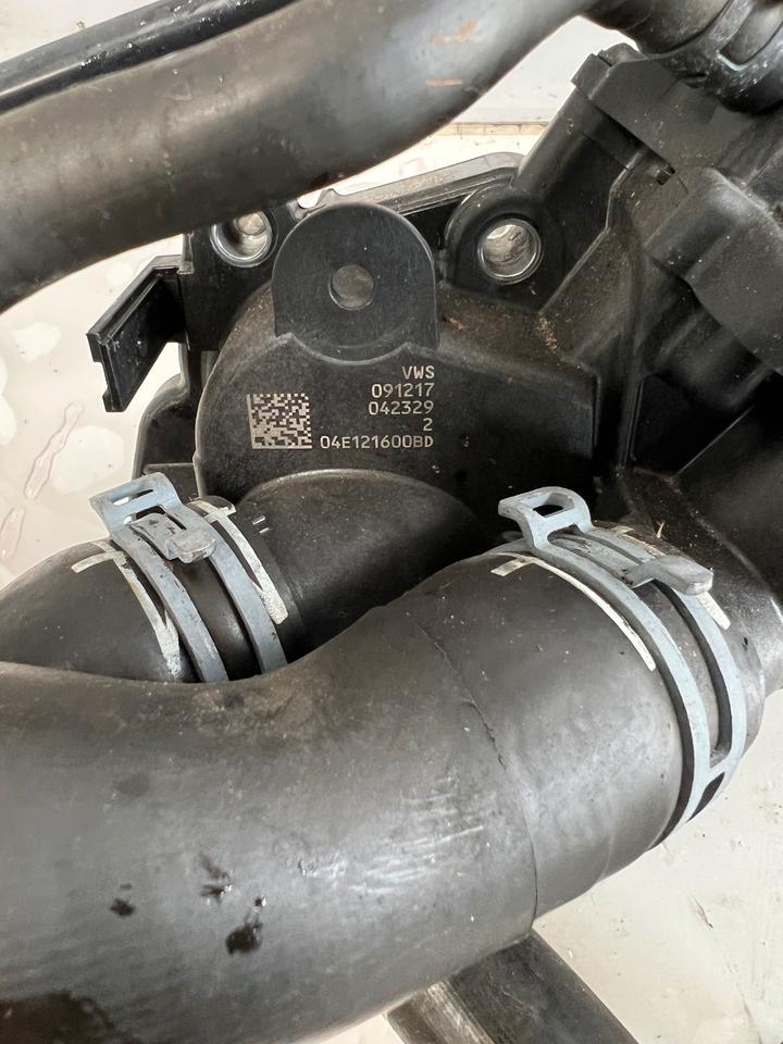 VW Golf 7 VII Wasserpumpe Kühlmittelpumpe 04E121042 – Bild 5