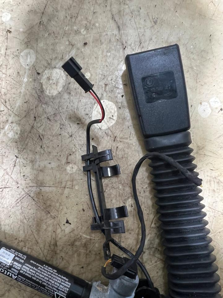 BMW 5er F10 F11 Gurtstraffer Gurtschloss Vorne Rechts Links – Bild 9