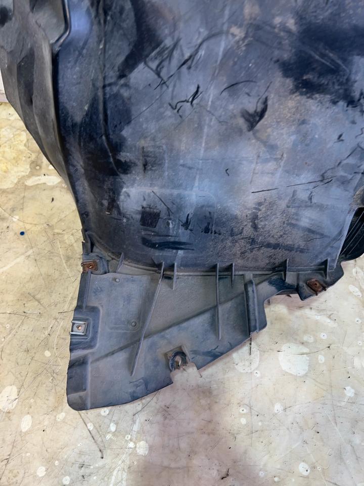BMW 1er E82 E88 Radhausschale Radhaus Vorne 7180149 7180150 – Bild 3