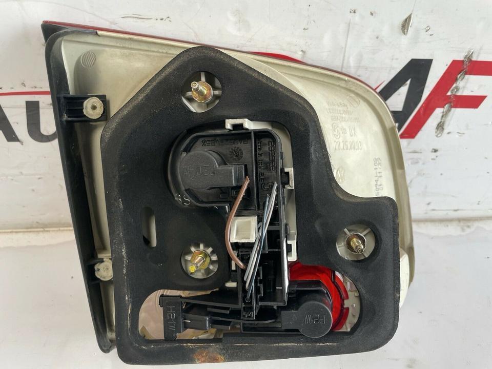 VW Touareg 7L Rückleuchte Rücklicht Innenleuchte Leuchte rechts – Bild 5