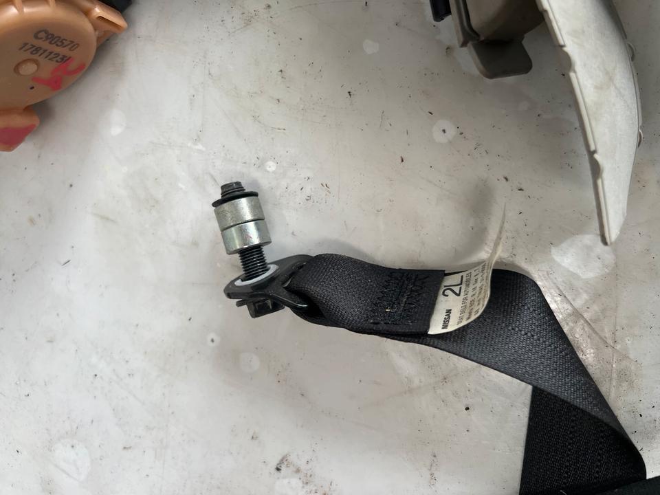 Nissan Micra K13 Sicherheitsgurt Gurt Vorne Gurtschlösser Vorne – Bild 4