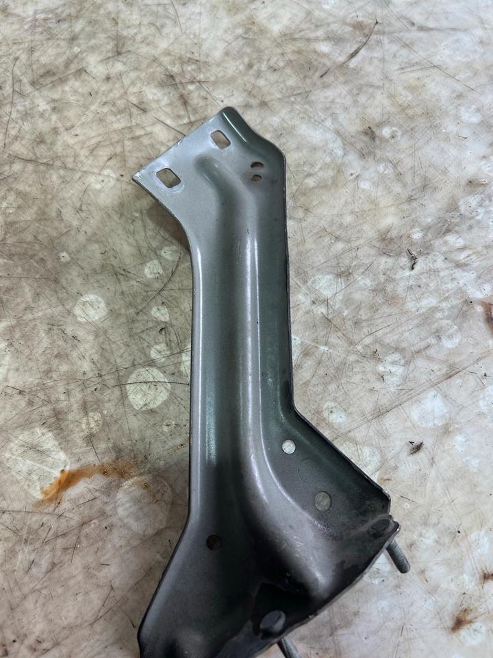 Audi Q5 8R Kotflügelhalterung Halterung 8R0821135 8R0821136 – Bild 5