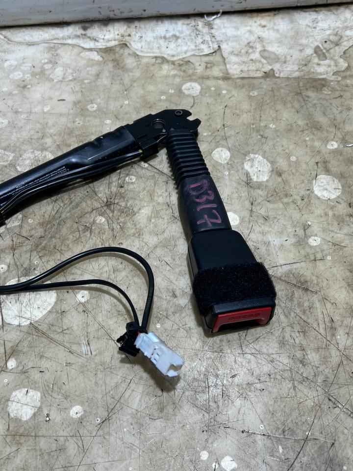 BMW 4er F32 F33 F36 Gurtstraffer Gurtschloss Vorne Rechts Links – Bild 4