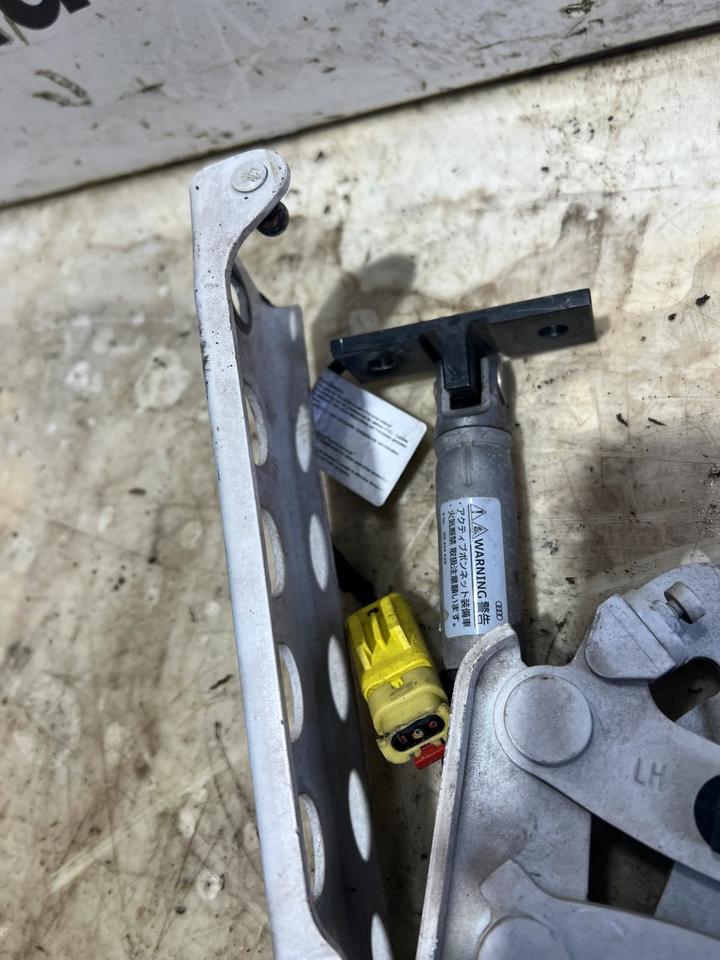 Audi A8 S8 4H Motorhaube Scharniere Scharnieren 4H0823823D – Bild 10