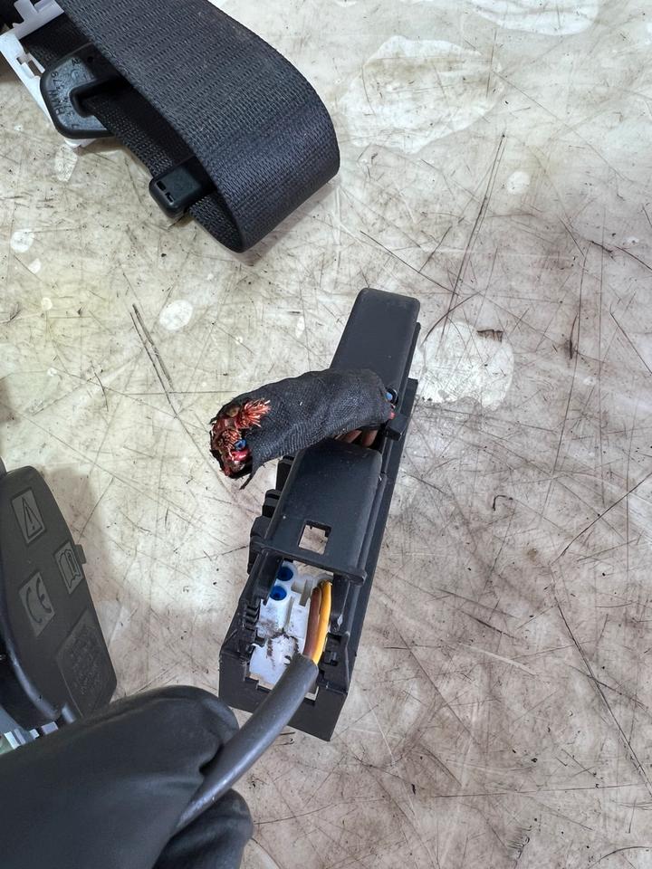 BMW 6er F06 Sicherheitsgurt Gurt Gürtel Vorne Rechts – Bild 17