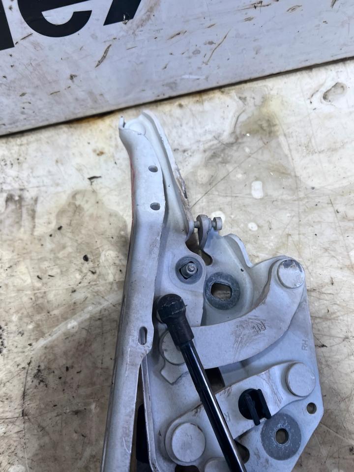 Audi A8 S8 4H Motorhaube Scharniere Scharnieren 4H0823823D – Bild 4