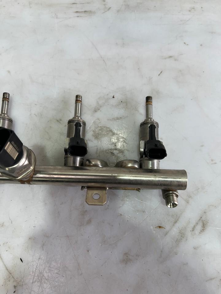 BMW 1er F20 F21 116i N13 Einspritzleiste Einspritzventil 7591623 – Bild 4