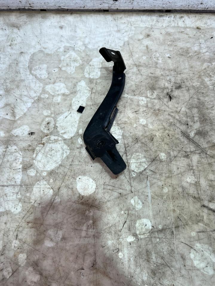 BMW 5er E60 E61 Halter Seitenwand Unten Rechts Links 7060813 – Bild 6