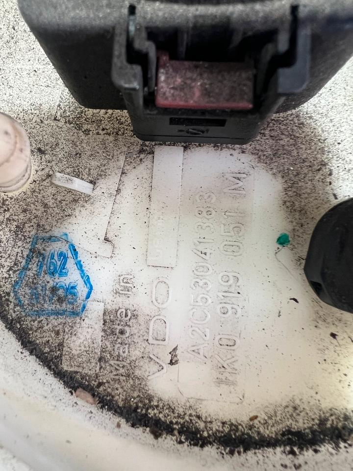 VW Golf 5 V Kraftstoffpumpe Benzinpumpe 1K0919051M – Bild 3