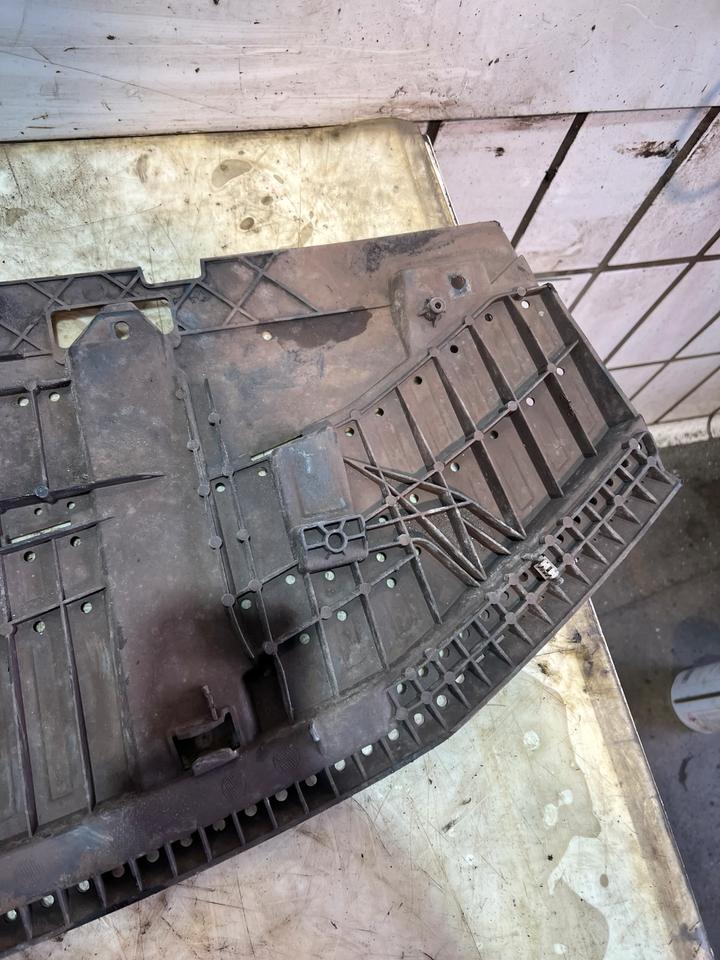 Audi Q3 8U Stoßstange Halter Schließteil Vorne 8U0807233A – Bild 5