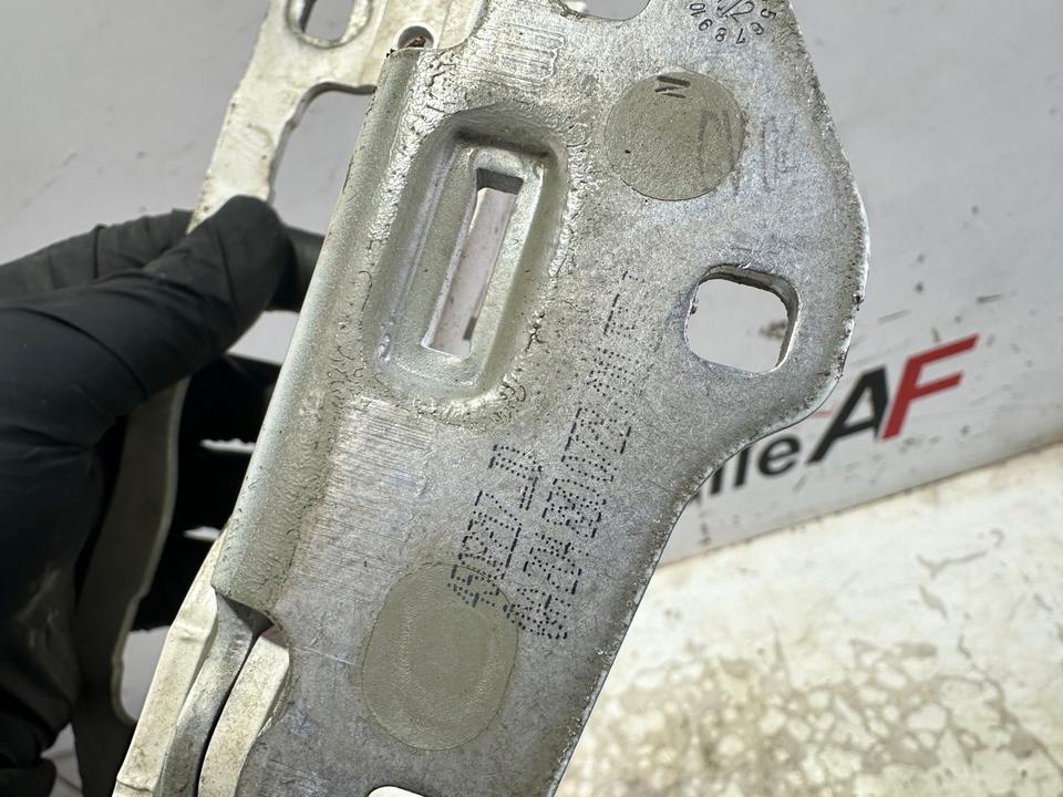 Mercedes W204 S204 Motorhauben Scharniere A2048800828 A2048800728 – Bild 5