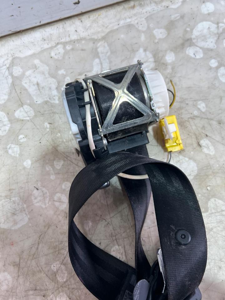 VW Passat B6 3C Sicherheitsgurt Gurt Vorne 3C1857706F 3C1857705F – Bild 4