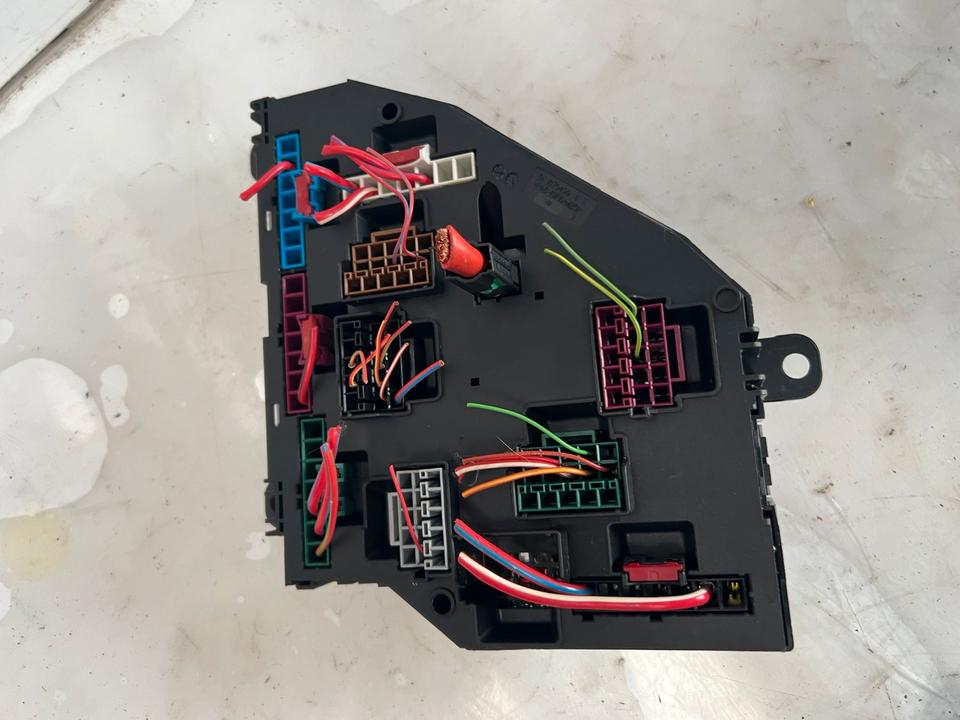 BMW 5er F10 F11 Stromverteiler Sicherungskasten 9252813 – Bild 5