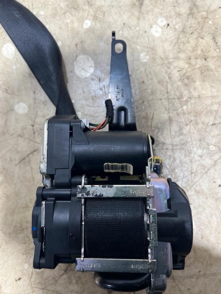 Audi A4 B9 8W Sicherheitsgurt Gurt Vorne 629855400 629855300 – Bild 6