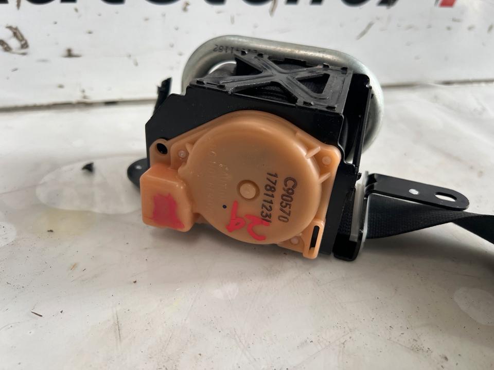 Nissan Micra K13 Sicherheitsgurt Gurt Vorne Gurtschlösser Vorne – Bild 5