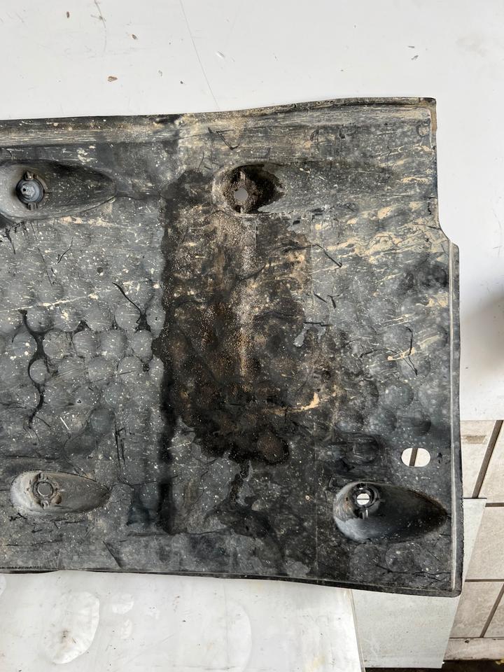 VW Tiguan 5N Unterboden Unterfahrschutz Links 5N0825201 – Bild 2