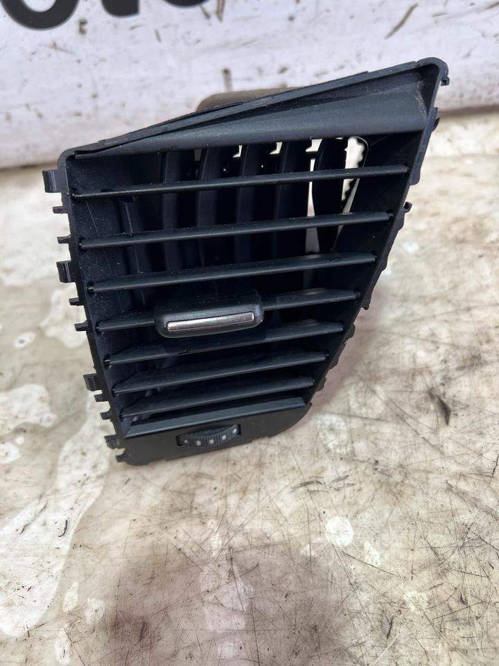 Audi Q5 8R Luftströmer Frischluftdüse Vorne Links 8R1820901G – Bild 2