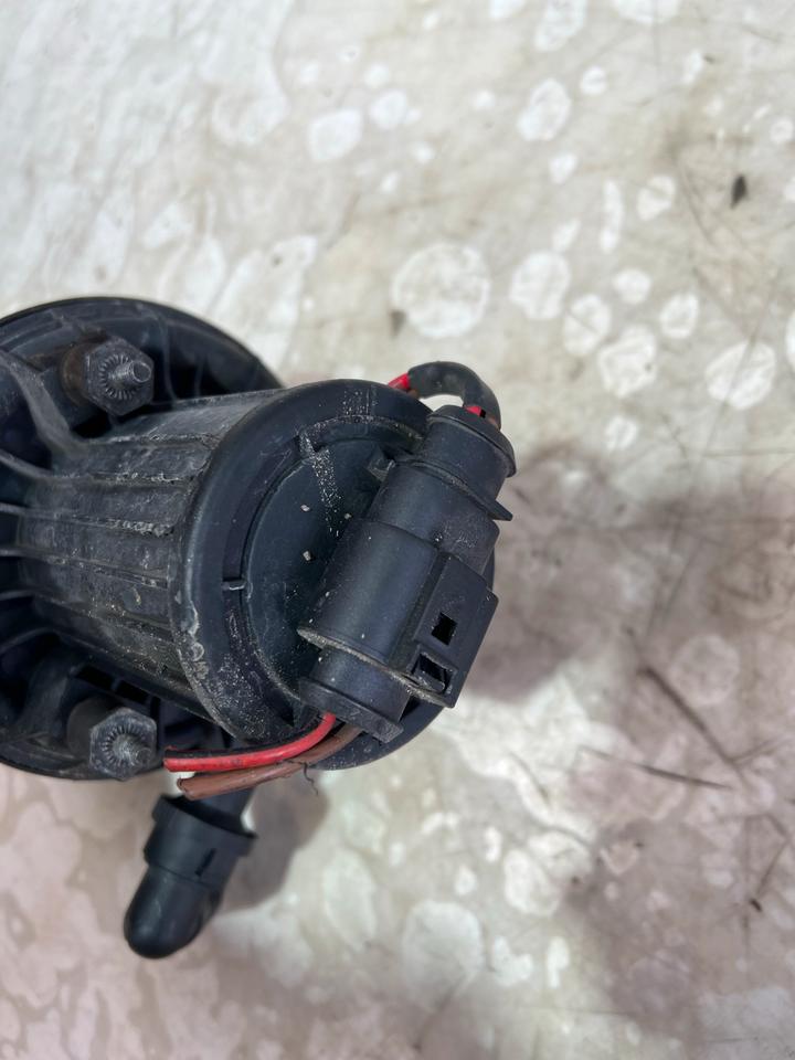 VW Eos 1F Zusatzluftpumpe Sekundärpumpe 022131083K – Bild 5