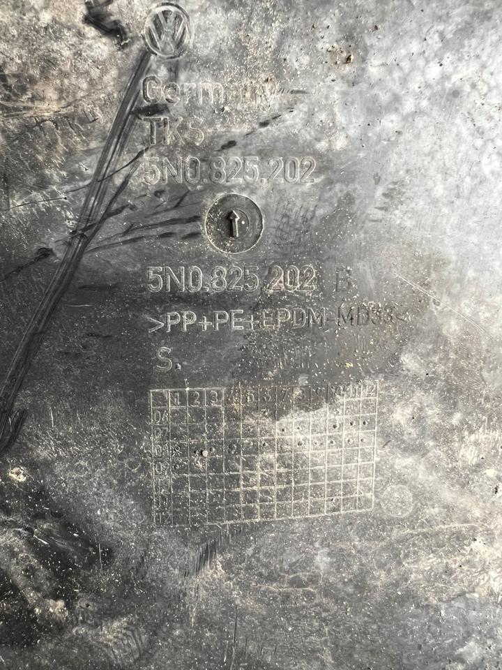 VW Tiguan 5N Unterboden Unterfahrschutz Rechts 5N0825202 – Bild 5