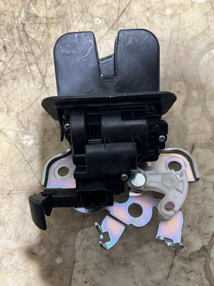 Audi A8 4H Heckklappenschloss Schloss Hinten 4H0827505A – Bild 4