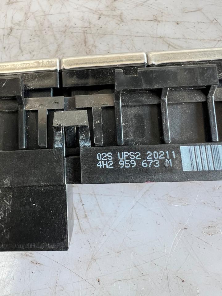 Audi A8 4H Schalter Schalterelement Warnblinker 4H2959673 – Bild 4