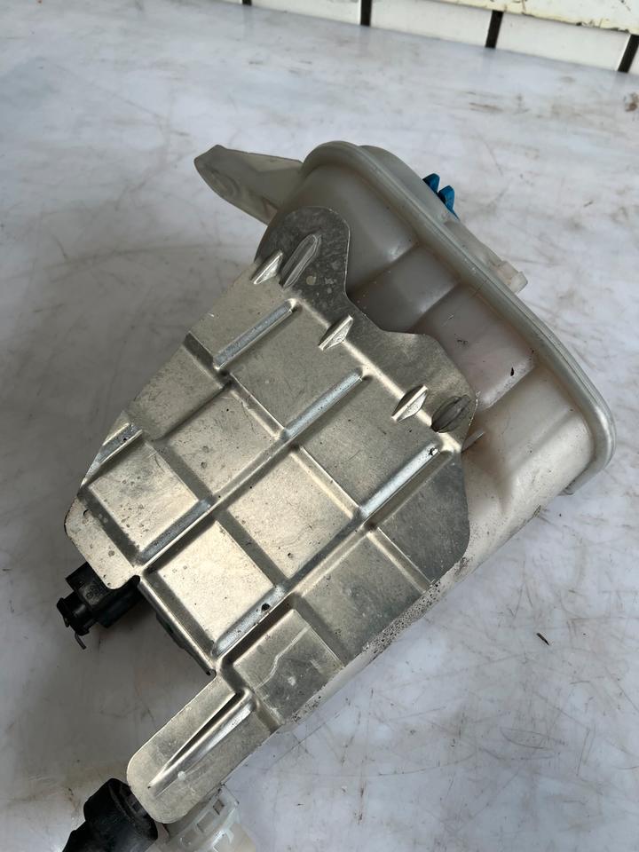 Audi A4 B8 8K A5 8T Ausgleichsbehälter Behälter 8K0121405F – Bild 6