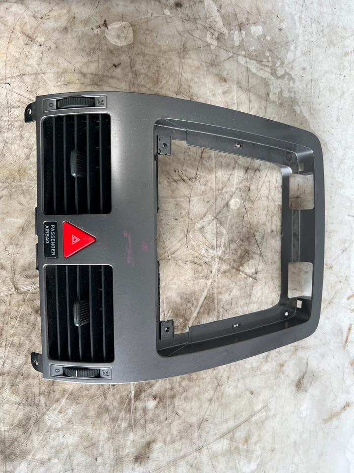 VW Touran Mittelkonsole Lütfdüse Düse Mitte 1T2819728D – Bild 3