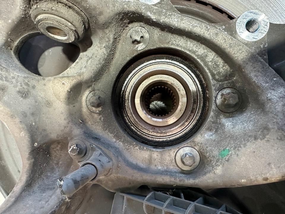 Mercedes W212 E350 CDI Achsschenkel Radnabe Radträger Hinten – Bild 8