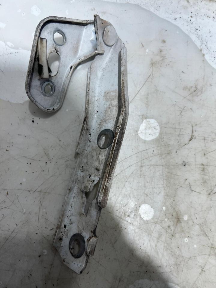 Audi A6 4F Motorhaubenscharniere Scharniere 4F0823302 4F0823301 – Bild 8