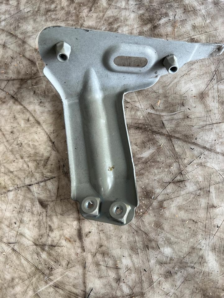 VW Golf 7 VII Kotflügelhalterung 5G0821135B 5G0821136B – Bild 8