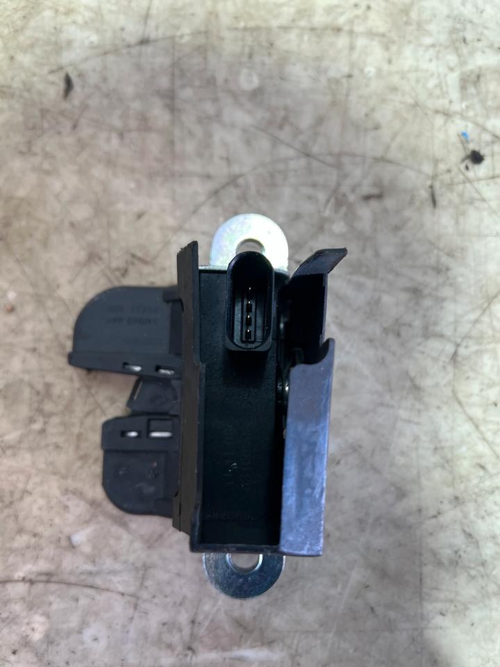 VW Golf 5 V 6 VI Passat 3C Heckklappenschloss Schloss 1K6827505C – Bild 4