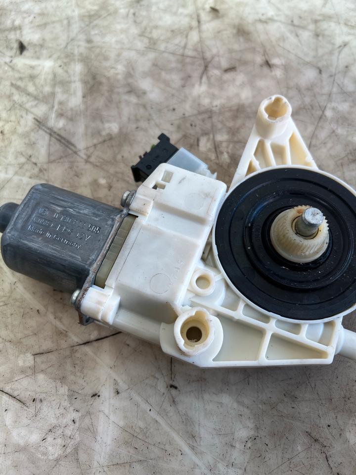 Mercedes W204 Fensterheber Motor Hinten Links A2048200542 – Bild 4