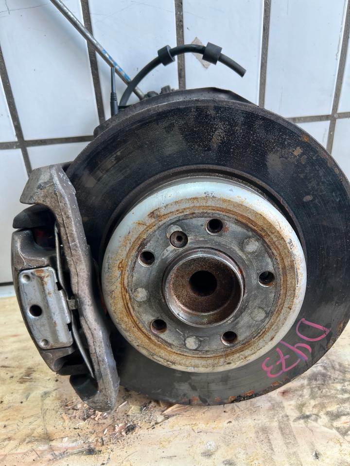 BMW 6er E63 E64 4.4 Achsschenkel Radnabe Bremssattel Vorne – Bild 3