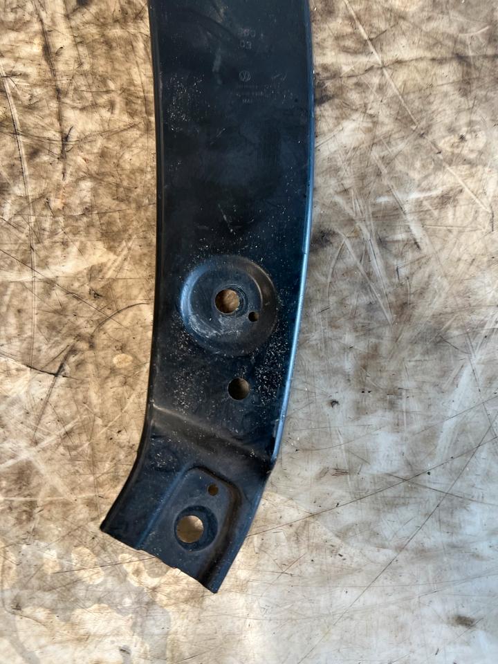 VW Tiguan 5N Scheinwerferhalterung 5N0806929A 5N0806930A – Bild 8