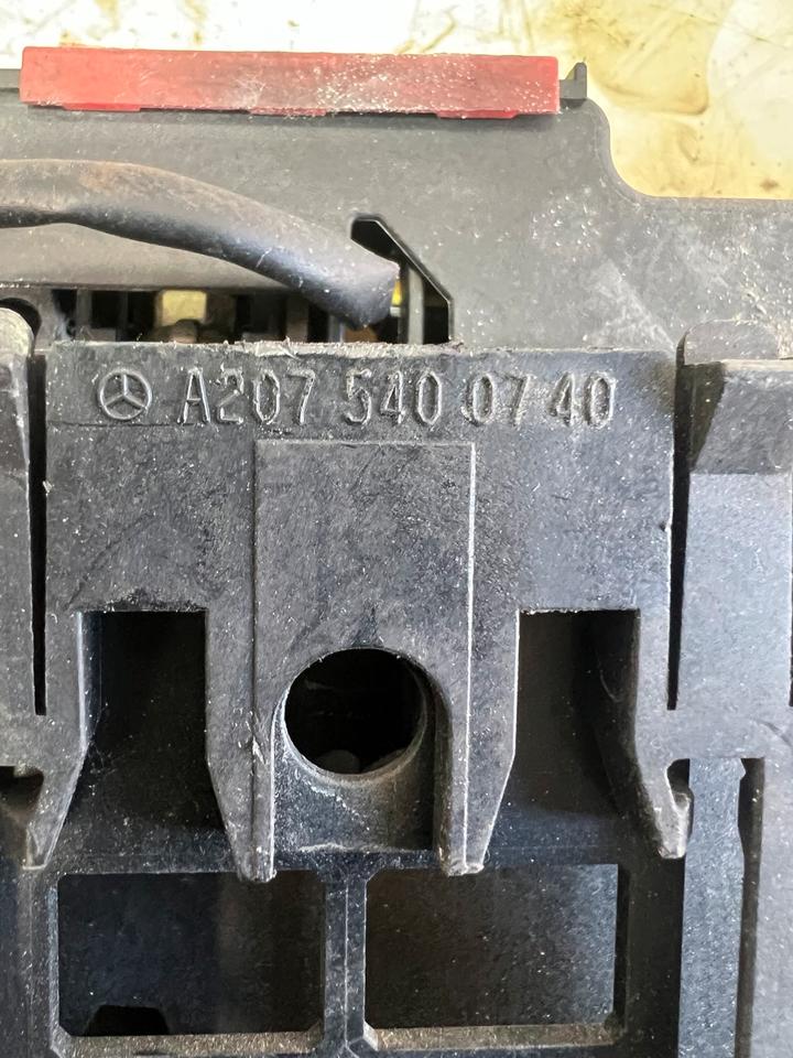 Mercedes W204 Sicherungskasten Batterieklemme A2075400740 – Bild 4
