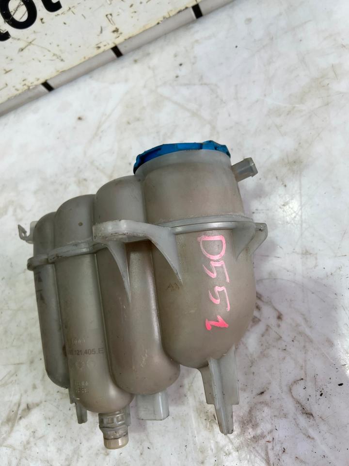 Audi A4 B9 8W Kühlmittel Behälter Ausgleichsbehälter 8W0121405E – Bild 4