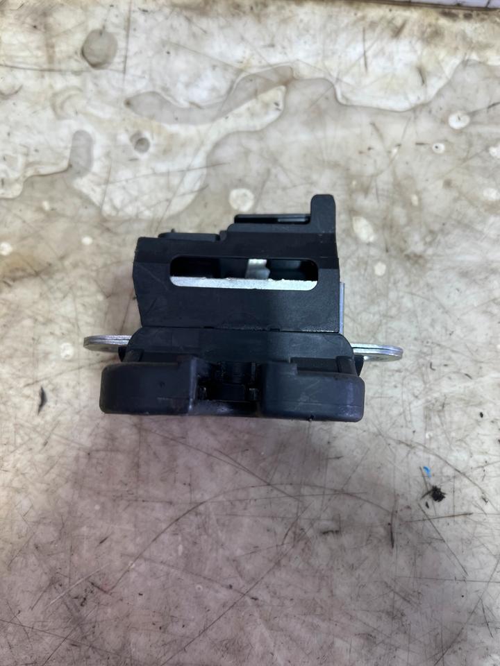 VW Golf 5 V 6 VI Passat 3C Heckklappenschloss Schloss 1K6827505C – Bild 3