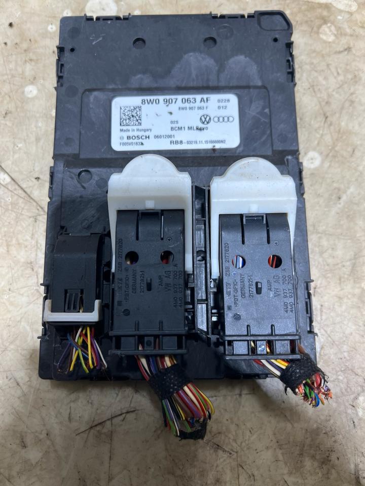 Audi A4 B9 8W Bordnetzsteuergerät Komfortsteuergerät 8W0907063AF – Bild 2