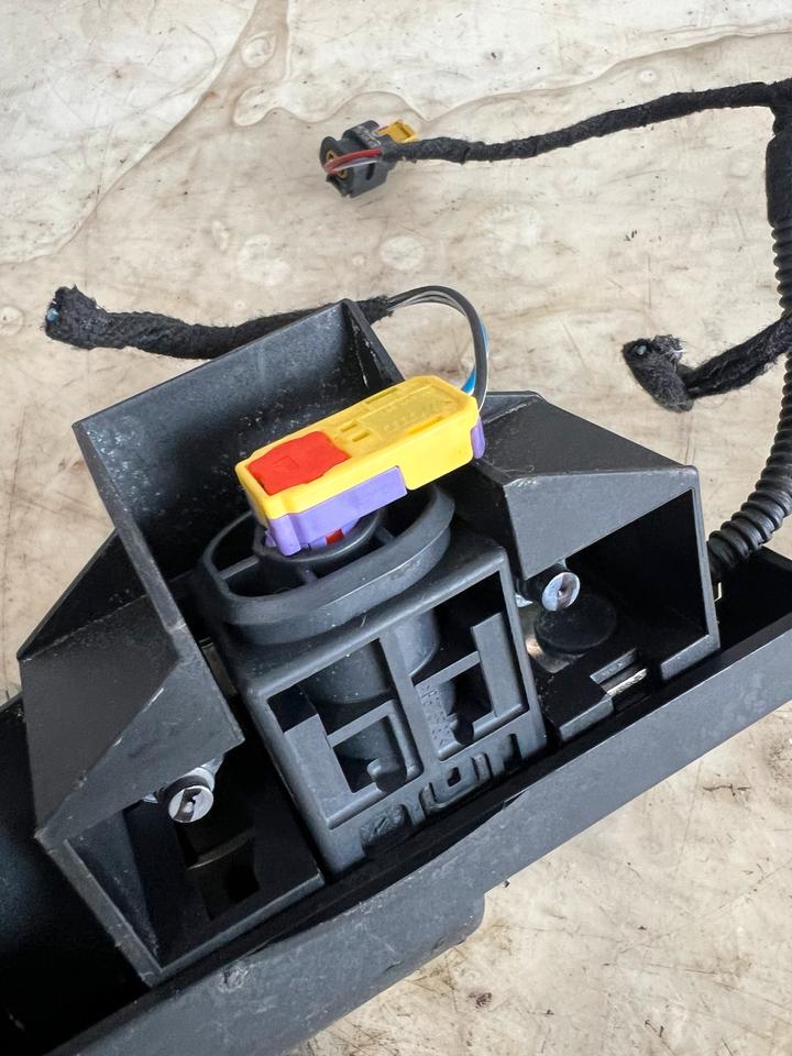 Audi A1 8X Batterieklemme Batterie Pluspol KB8J4590 – Bild 6