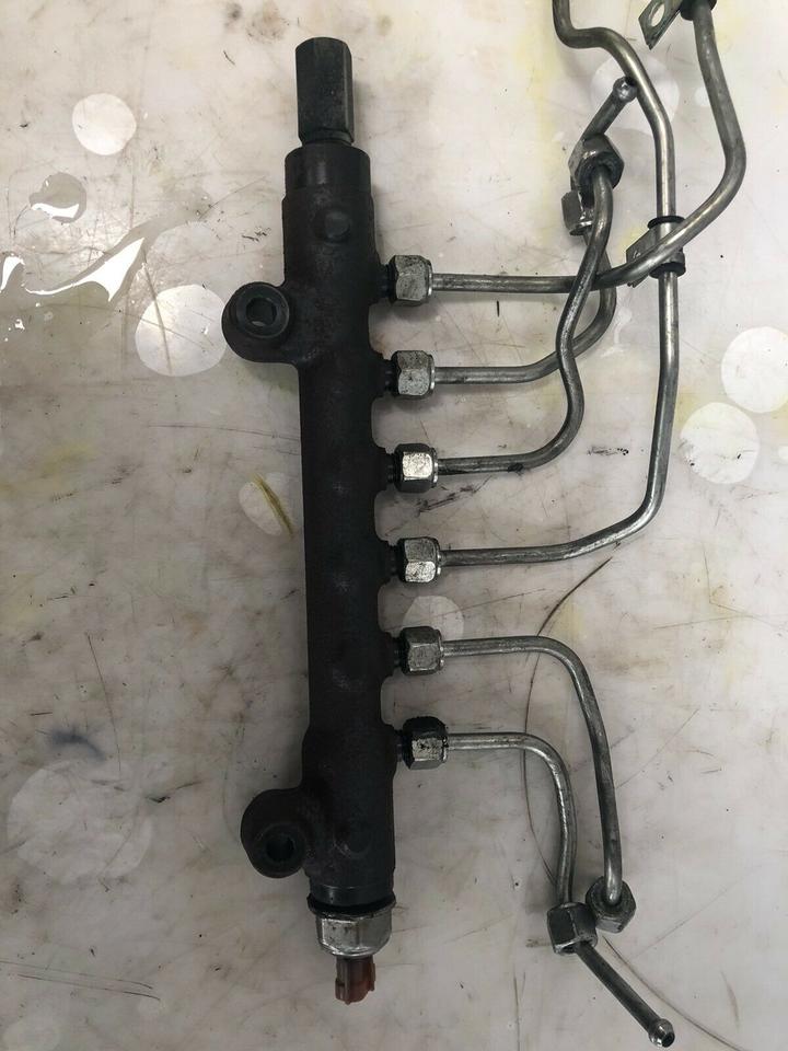 Mitsubishi Outlander III 2.2 4N14 Verteilerrohr Einspritzleiste – Bild 2