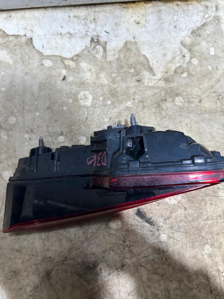 Audi A4 B9 8W Rückleuchte Heckleuchte Innenleuchte Hinten – Bild 6