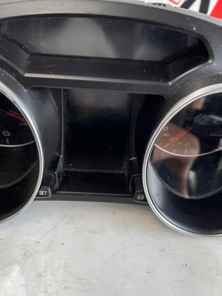 Audi A5 8T Tacho Tachometer Kombiinstrument 8T0920931L – Bild 4