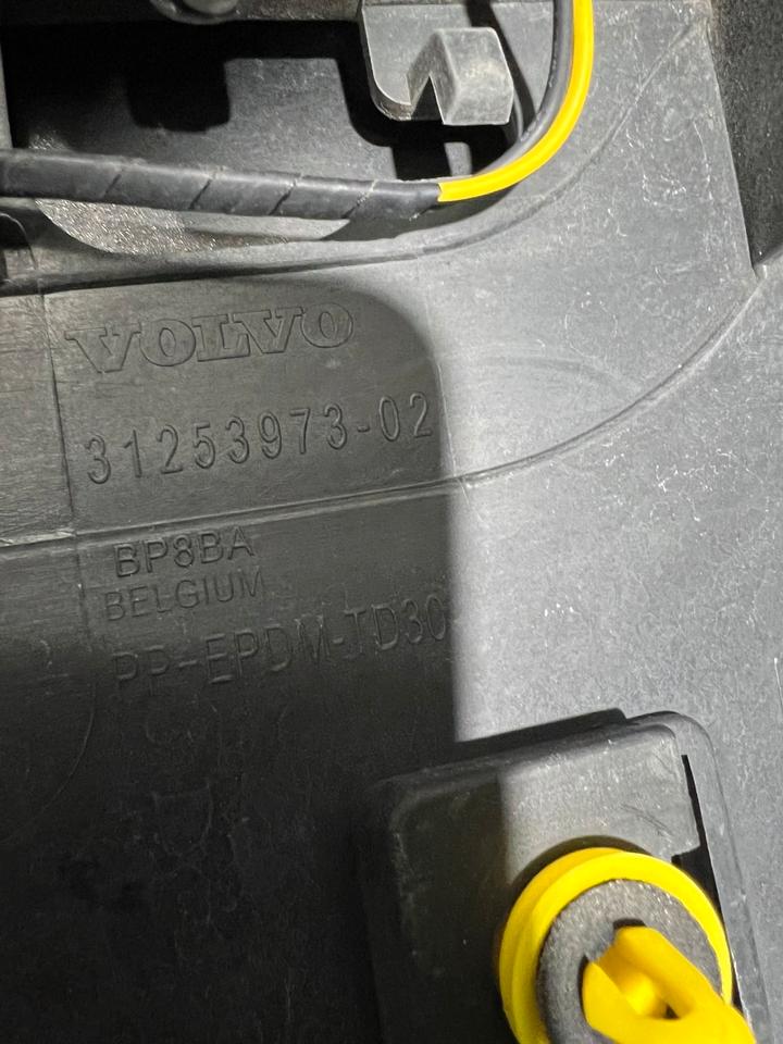 Volvo D4 Cross Country Spoiler Heckspoiler Hinten 31253973 – Bild 15