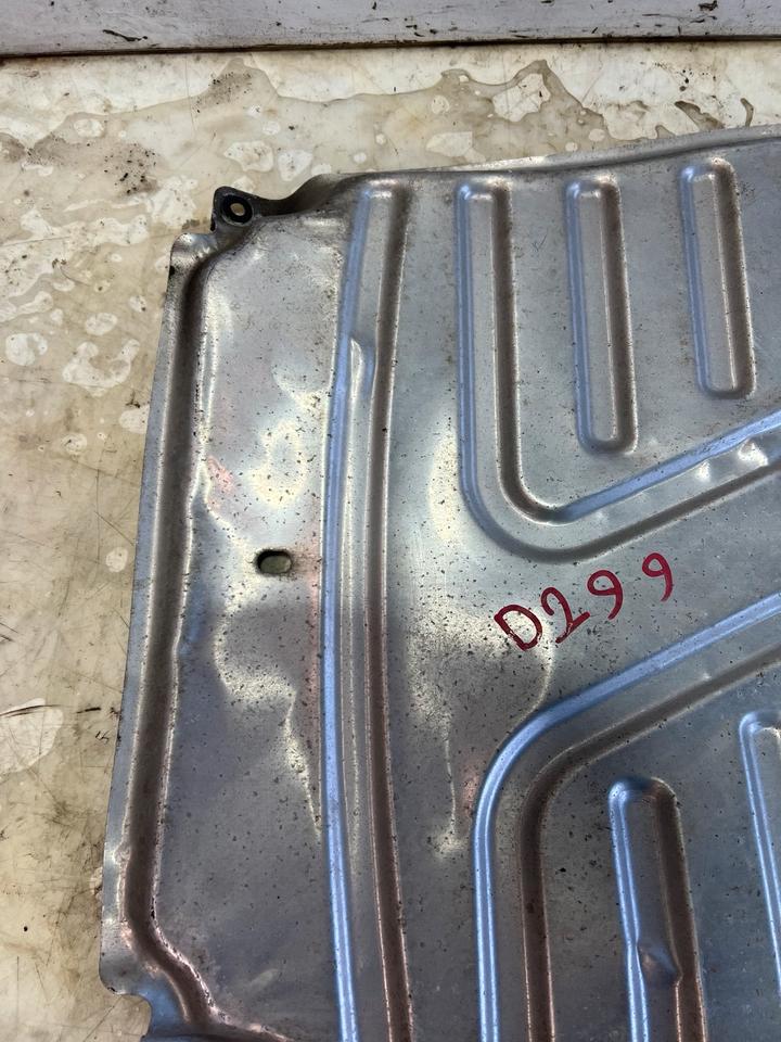 VW Touran 5T1 Unterbodenschutz Hitzeschutz 5QA825230 – Bild 4