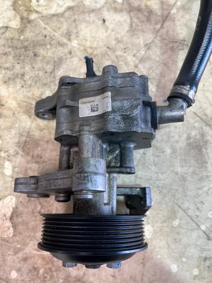 BMW 6er 7er F13 F01 F06 N63 Servopumpe Hydraulikpumpe 6796494 – Bild 4