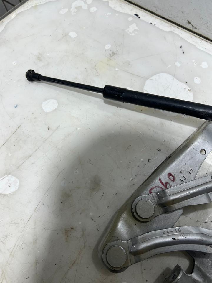 Audi A1 8X Motorhauben Scharnieren 8X082331 8X023302 – Bild 5